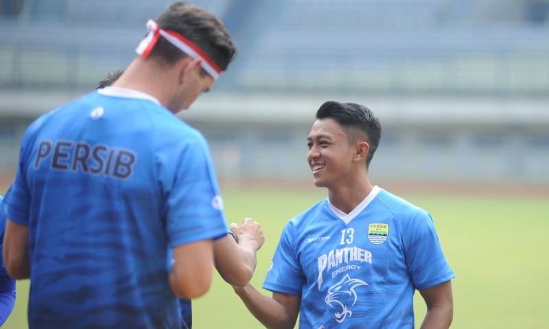 Yanto Basna Sayangkan Febri Hariyadi Tolak Klub Thailand Yanto Basna Sayangkan Febri Hariyadi Tolak Klub Thailand