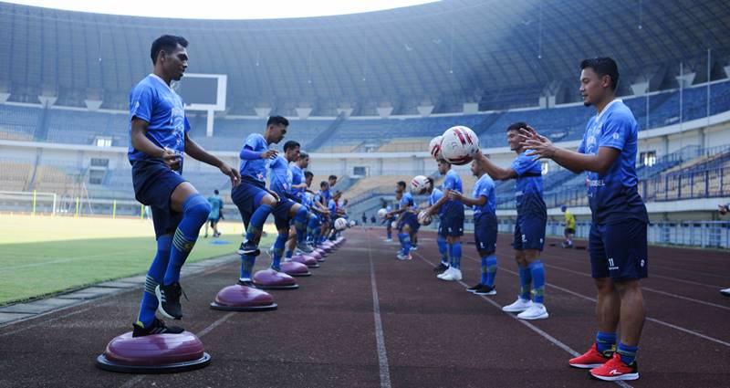 Siapkan Tiga Modul Jitu, Persib Mulai Panaskan Sesi Latihan Virtual Siapkan Tiga Modul Jitu, Persib Mulai Panaskan Sesi Latihan Virtual