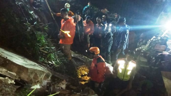 Empat Orang Tertimbun Longsor di Lembang, BPBD Masih Lakukan Pencarian