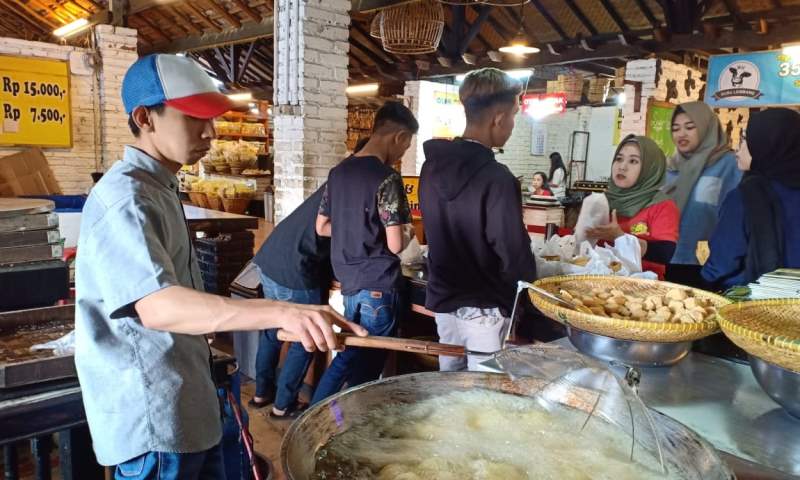 Perajin Tahu Keluhkan Harga Kedelai Meroket