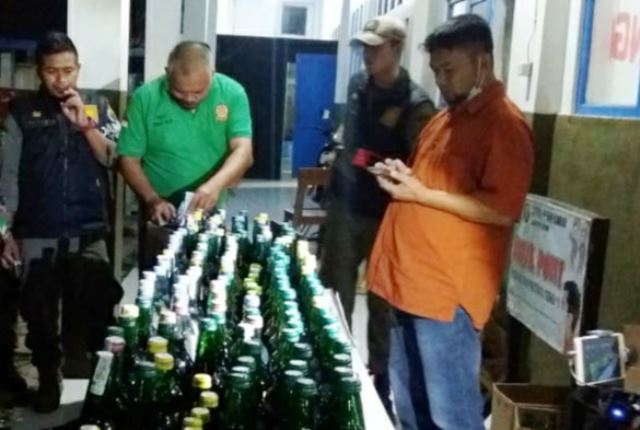 Satpol PP Cianjur Amankan Ratusan Botol Miras