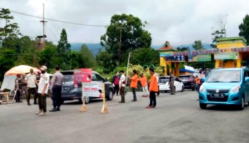 Petugas Awasi Kerumunan Objek Wisata