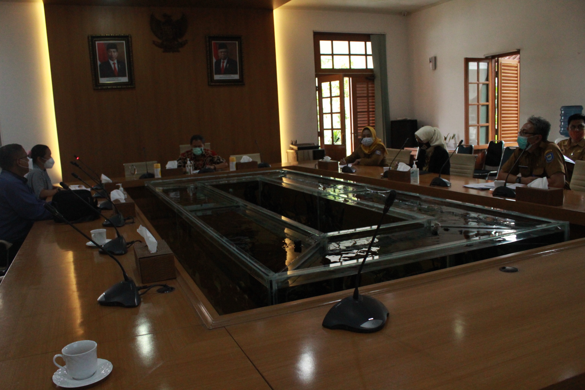 Berupaya Tingkatkan Daya Literasi Anak-Anak Kota Bandung, Komunitas Cahaya Sokoguru Lakukan Audiensi dengan Walikota Bandung LAKUKAN AUDIENSI: Komunitas Cahaya Sokuguru menemui Walikota Bandung beserta jajarannya di Pendopo, Bandung, Senin (4/1).