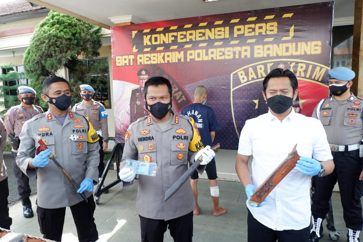 Bersejatakan Golok, ADK Rampok Dua Minimarket di Ciparay dan Paseh