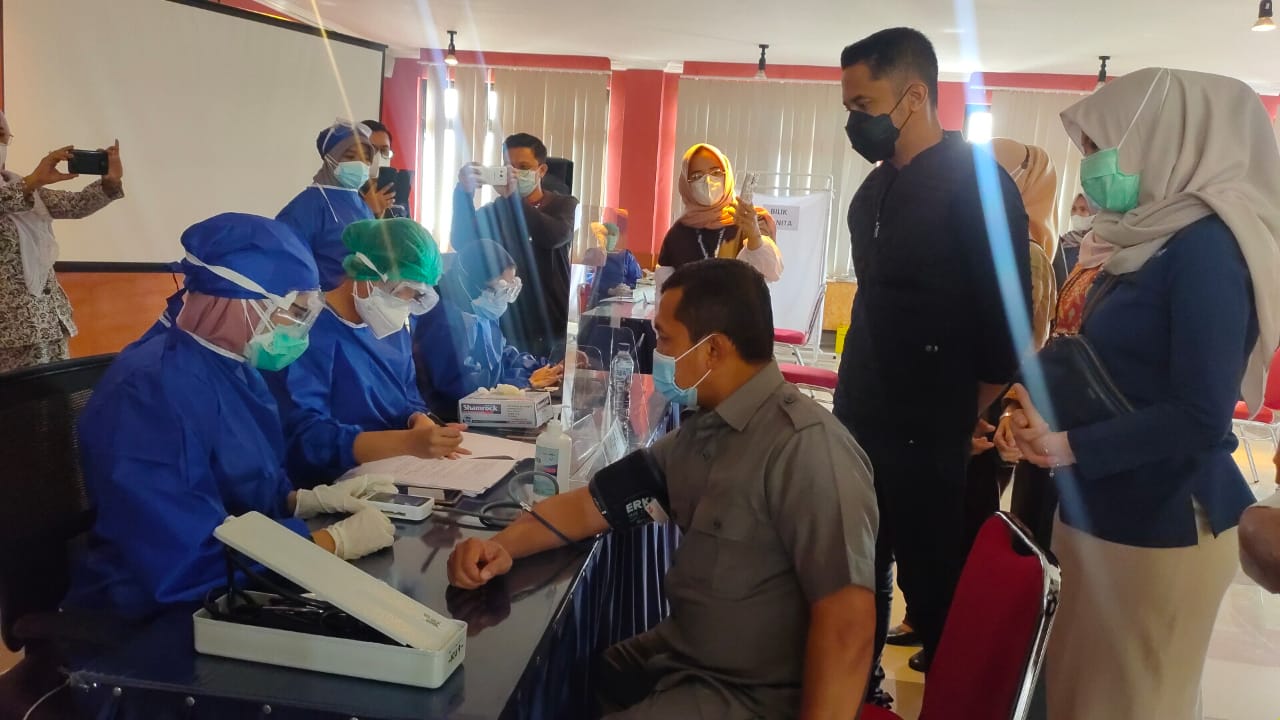 Program Vaksinisasi Gratis untuk Masyarakat Harus Segera Terealisasi