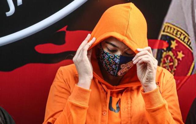 Catherine Wilson Dituntut Delapan Bulan Rehabilitasi