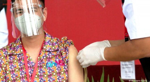 Raffi Ahmad Terima Vaksin COVID-19 Pertama Mewakili Anak Muda