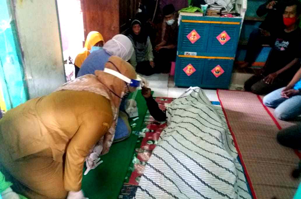 Keluarga Terkejut, Tujuh Tahun Kerja di Cianjur Pulang Kampung Diantar Taksi Online dalam Keadaan Meninggal