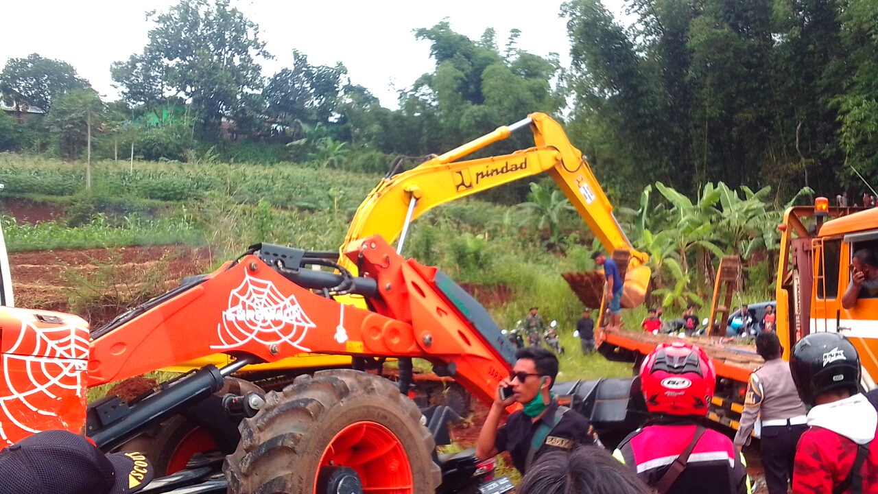 Tim SAR Pasang Warning Receiver System di Titik Longsor