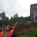 Terjadi Keretakan Tanah, Basarnas Khawatir Terjadi Longsor Susulan