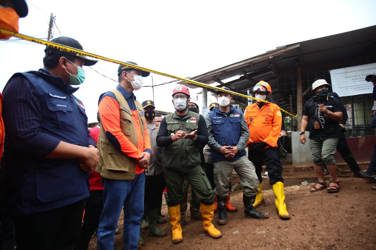 Emil Sebut Titik Longsor Berada di Kemiringan Curam