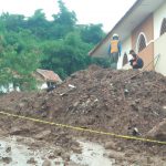 Proses Pencarian Korban Longsor Desa Cihanjuang Dihentikan Sementara Akibat Cuaca Buruk