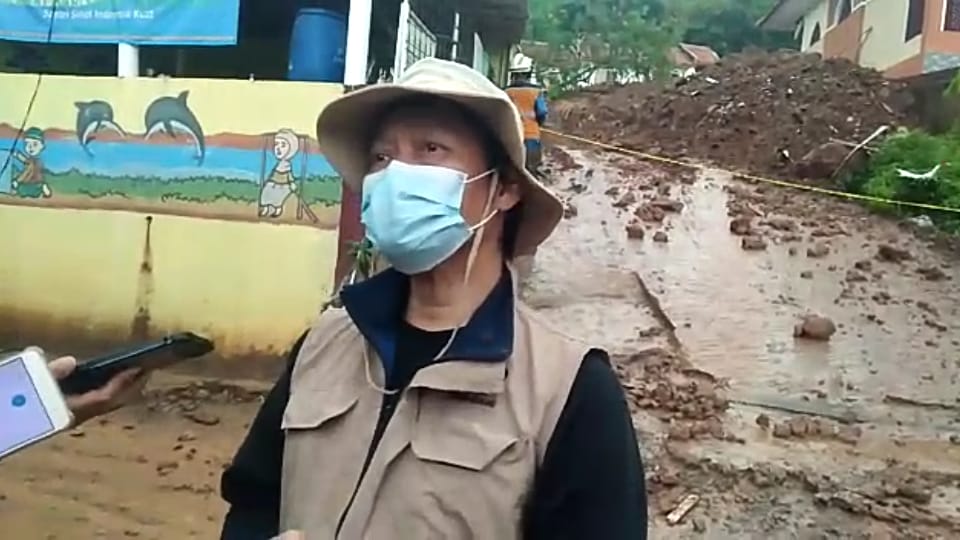 Faktor Longsor di Desa Cihanjuang Disebabkan Kontur Tanah yang Miring