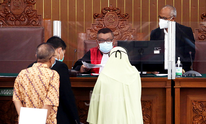Kuasa Hukum Habib Rizieq Serahkan Semua Barang Bukti