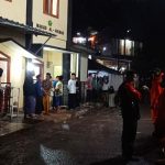Kunjungi Lokasi Tebing Ambruk, Kapolres Sumedang dan Awak Media Hampir Tertimbun Longsor Susulan