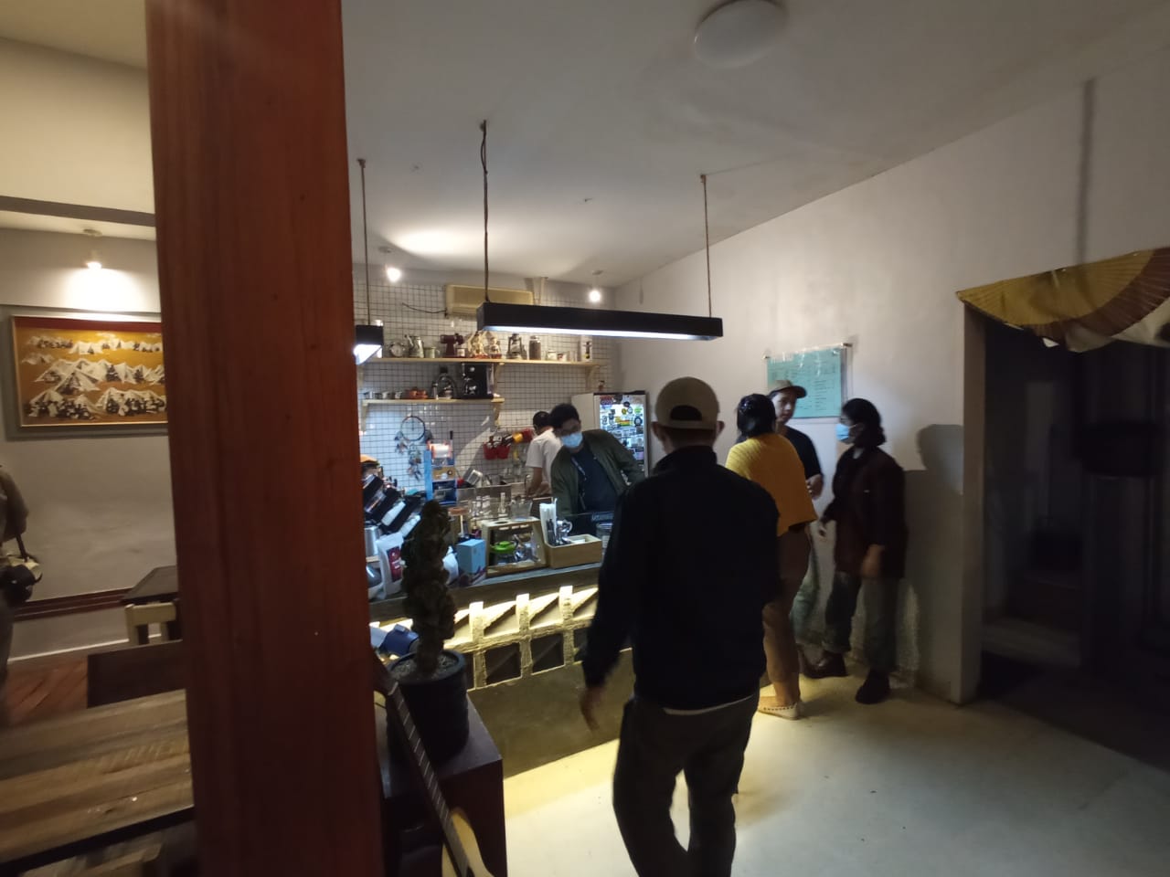 Nongkrong di Bandung Kini Ada Jam Malam! Camat Bandung Wetan: Jam 8 Harus Sudah Tutup