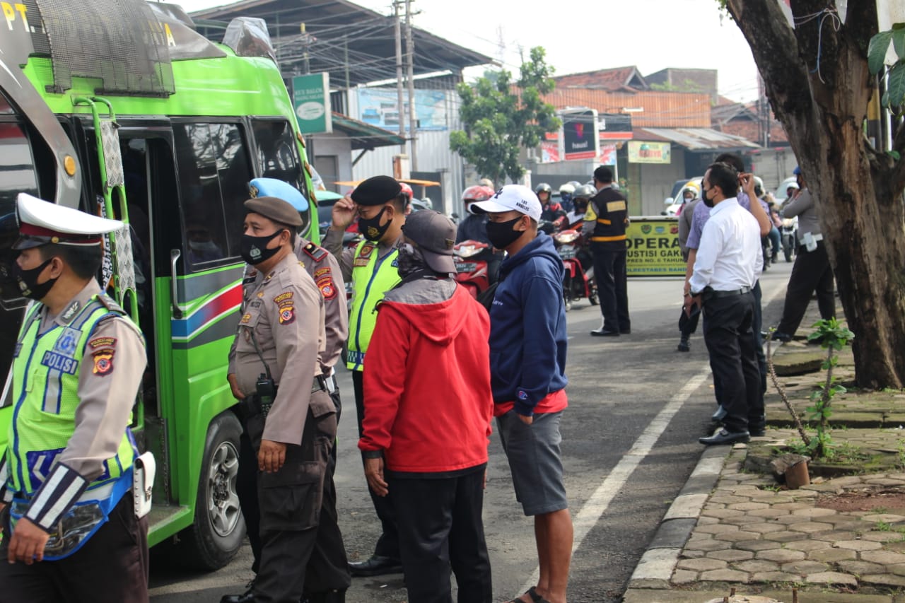 Polsek Panyileukan Lakukan Operasi Yustisi Demi Menekan Angka Penyebaran Covid-19