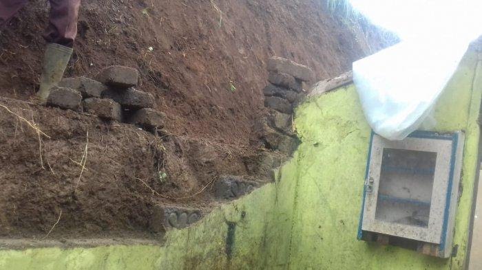 Longsor, Rumah Warga di Desa Suntenjaya Rusak Parah