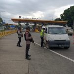 Berlakukan PPKM, Pintu Tol Baros Dijaga Oleh Tim Gabungan