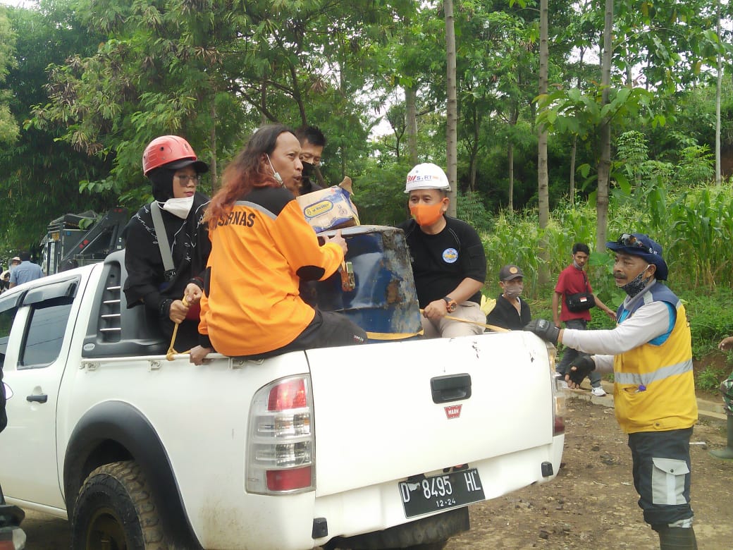 Longsor di Desa Cihanjuang, 30 Korban Telah Ditemukan Longsor di Desa Cihanjuang, 30 Korban Telah Ditemukan