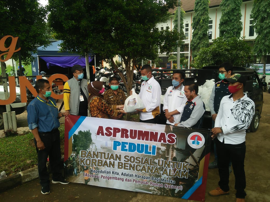 Desa Cihanjuang Berjuang, ASPRUMNAS Berikan Bantuan Berjumlah Rp40 Juta
