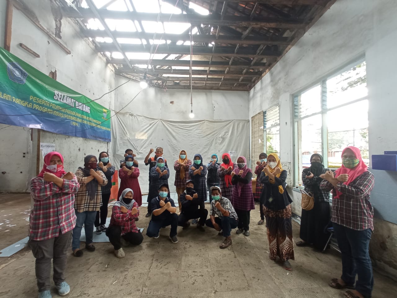Bandung Wetan Terapkan Disiplin Protokol Kesehatan Saat Penyaluran BST Pos Giro Tahap 10