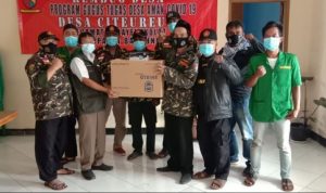Pemuda Ansor Dayeuhkolot Menyumbang Masker Ke Gugus Desa Citeureup
