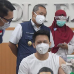 Ribuan Nakes dan Publik Figur Vaksinasi di Jabar, Ada Perwakilan Bobotoh Juga Ribuan Nakes dan Publik Figur Vaksinasi di Jabar, Ada Perwakilan Bobotoh Juga