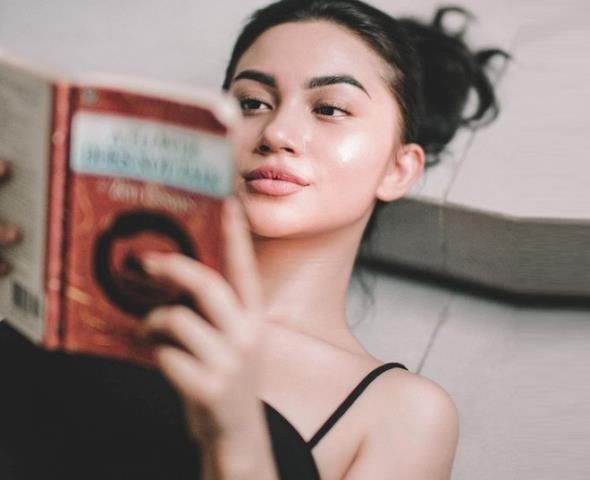 Ariel Tatum Menjadi Sorotan Netizen