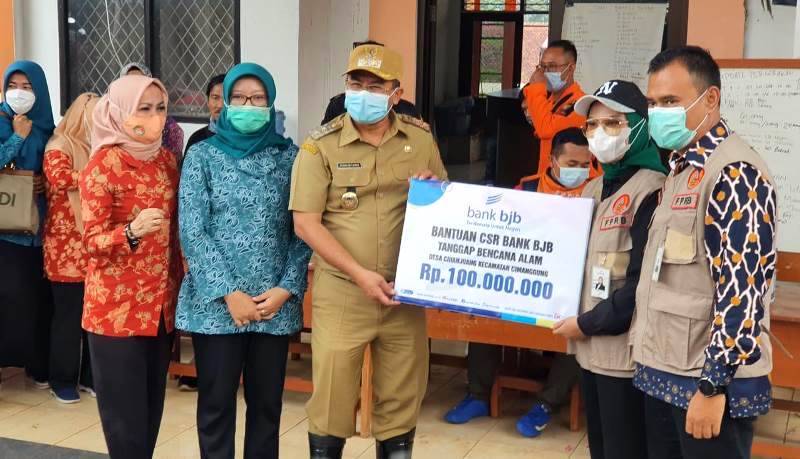 Cimanggung Berkabung, Uluran Tangan bank bjb Bantu Korban Longsor Sumedang Cimanggung Berkabung, Uluran Tangan bank bjb Bantu Korban Longsor Sumedang
