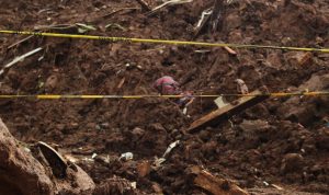 Warga Pertanyakan Tanah Bekas Longsor akan di Bagaimanakan Warga Pertanyakan Tanah Bekas Longsor akan di Bagaimanakan