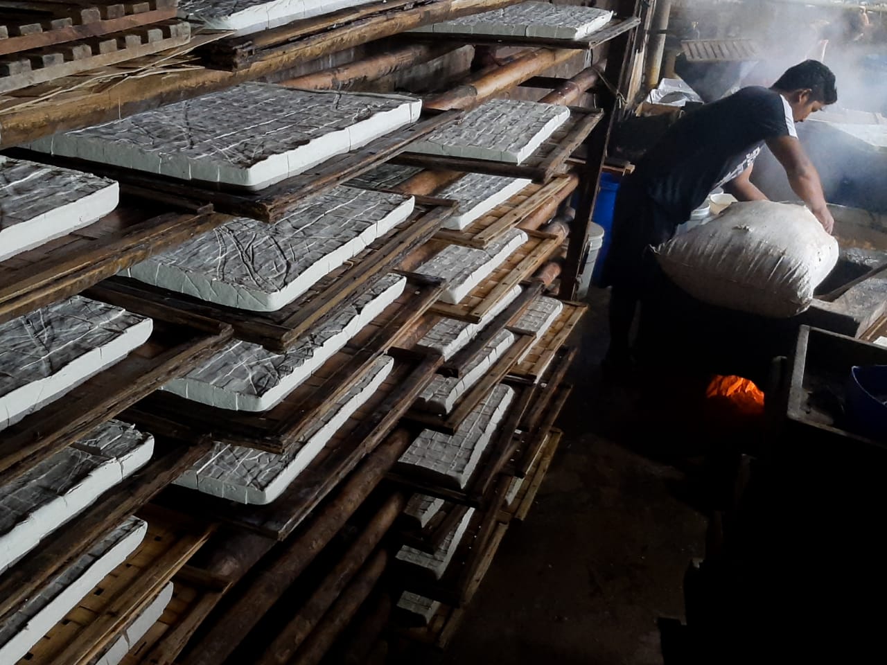 Pengrajin Tahu Mogok Masal, Harga Kedelai Impor Terus Melambung Pengrajin Tahu Mogok Masal, Harga Kedelai Impor Terus Melambung
