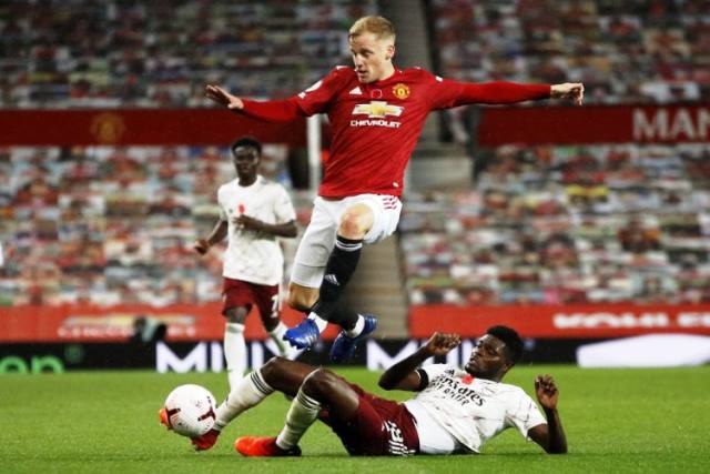 Rekrutan Termahal Man United Cuma Jadi Ban Serep