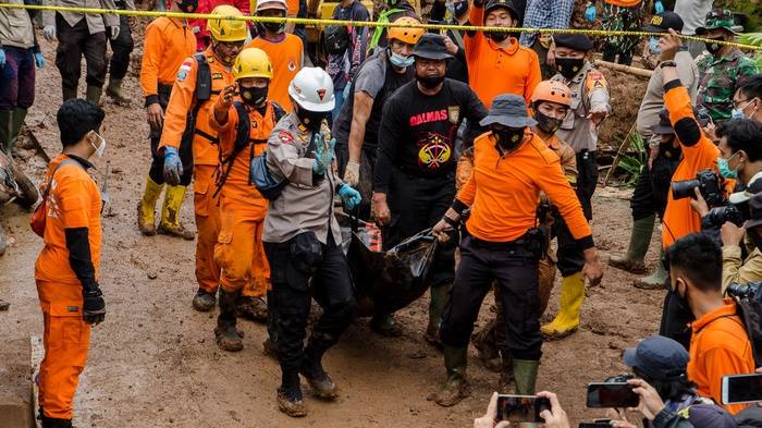 Longsor Cimanggung, Pakar: Waspadai Retakan Baru   