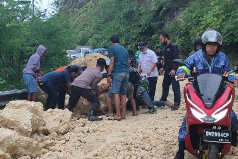 Gempa di Majene Sulbar, 3 Orang Korban Tewas dan 24 Luka-luka Gempa di Majene Sulbar, 3 Orang Korban Tewas dan 24 Luka-luka