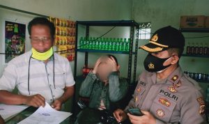 Wanita Muda dan Cantik Ini Digerebek Polisi Karena Barang yang Dijualnya