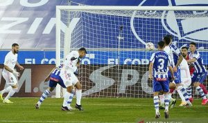 Hazard dan Benzema Gulung Alaves 4-1