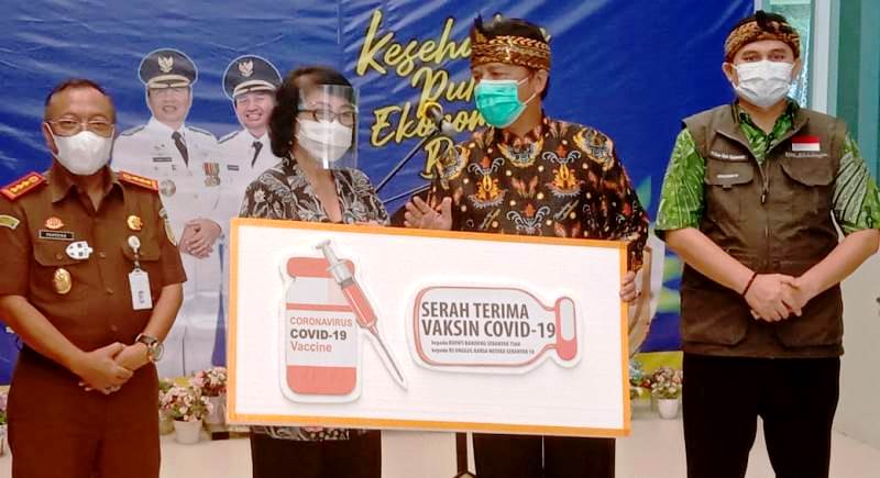 Terkendala Usia dan Riwayat Penyakit, Bupati Dadang Naser Batal Terima Vaksin Terkendala Usia dan Riwayat Penyakit, Bupati Dadang Naser Batal Terima Vaksin