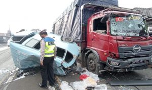 Kecelakaan Beruntun di Jalur Pantura Cirebon, Kendaraan Angkot Ringsek