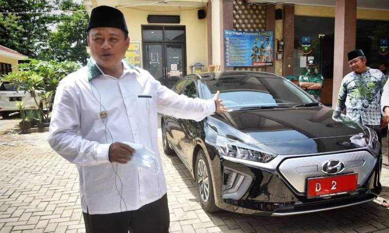 Para Pejabat Mulai Pakai Mobil Listrik