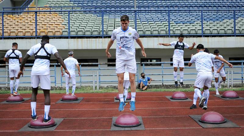 Persib Terseret Korban Kebijakan