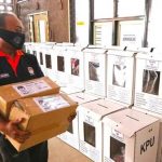 Ilustrasi kerja KPPS saat seusai pemungutan suara (Frizal/Jawapos)