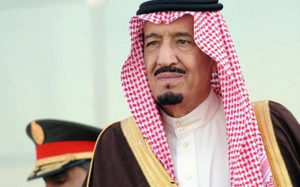 Raja Salman Terima Suntikan Dosis Vaksin COVID-19 Pertama Raja Salman Terima Suntikan Dosis Vaksin COVID-19 Pertama