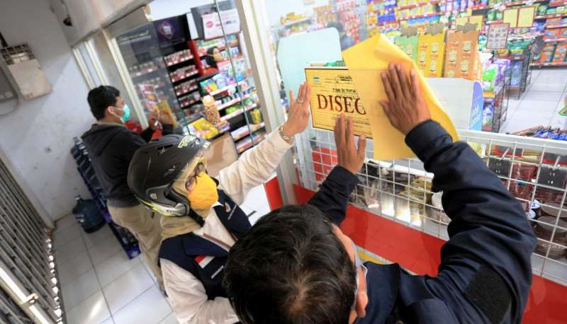 Langgar Aturan PSBB Proposional, Satgas Segel 4 Minimarket