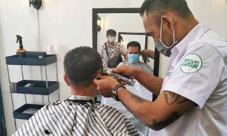Dongkrak Ekonomi Lewat Sekolah Cukur Dongkrak Ekonomi Lewat Sekolah Cukur