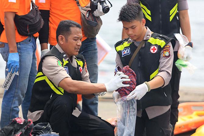 16 Kantong Jenazah Korban Sriwijaya Air SJ 182 Sudah Diterima Tim DVI Polri 16 Kantong Jenazah Korban Sriwijaya Air SJ 182 Sudah Diterima Tim DVI Polri