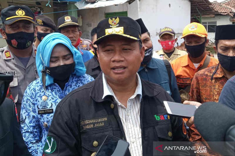 Bukan Ridwan Kamil, yang Pertama Divaksin di Jabar Adalah Wagub Uu Rizhanul Ulum