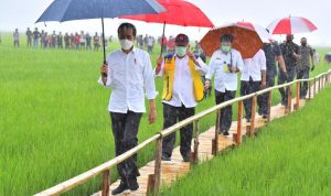 Kunjungan ke NTT, Jokowi Ajak Masyarakat Pakai Masker