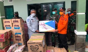 Jasa Raharja Serahkan Bantuan untuk Korban Banjir Subang dan Indramayu