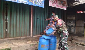 Cegah Penyebaran Covid-19, Pasar Tanjungsari Kabupaten Sumedang Lakukan Penyemprotan Cairan Disinfektan